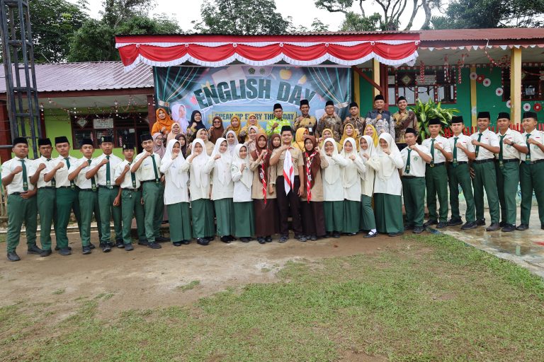 Launching English Day MAN Tapanuli Selatan, Wujudkan Madrasah Unggul Berdaya Saing Global